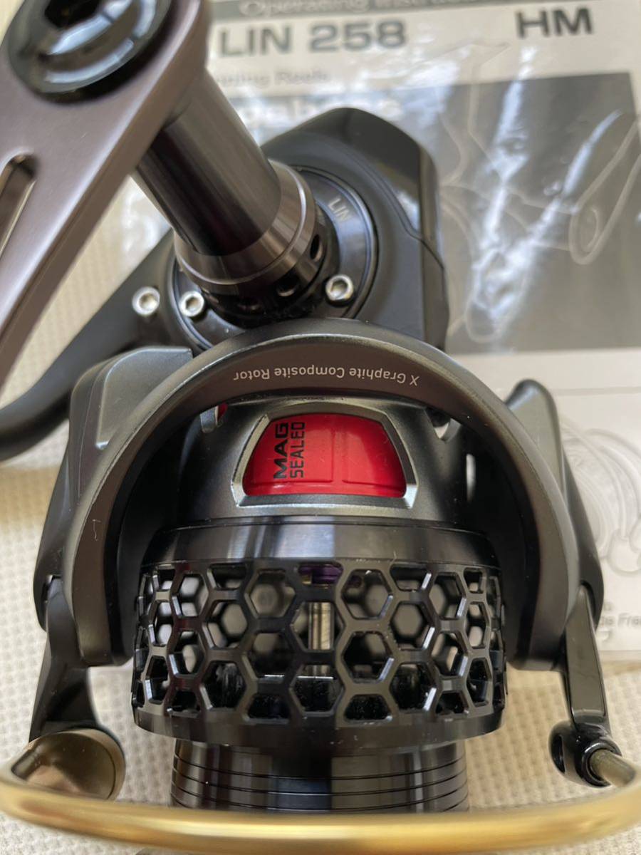 Megabass LIN 258 HM メガバス スピニング リール バスフィッシング