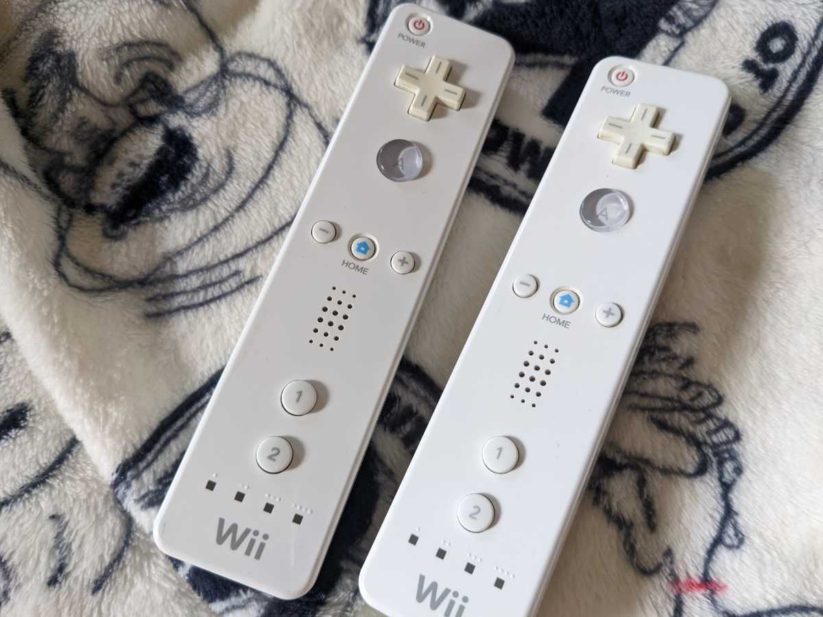 送料無料 任天堂 Wiiリモコン 2個セット Nintendo シロ 送料無料 任天堂 Wiiリモコン 2個セット Nintendo シロ