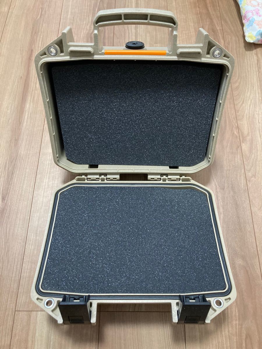 PELICAN(ペリカン) V100C Vault Equipment Case フォーム付き TAN [タン] ペリカンケース