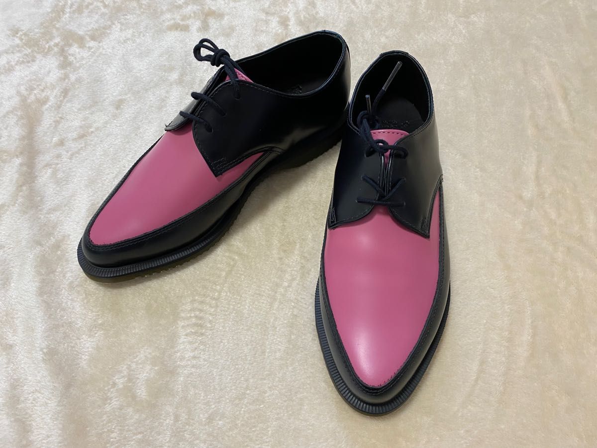 人気を誇る Dr.Martens ドクターマーチンの3ホールが、どんな服装とも
