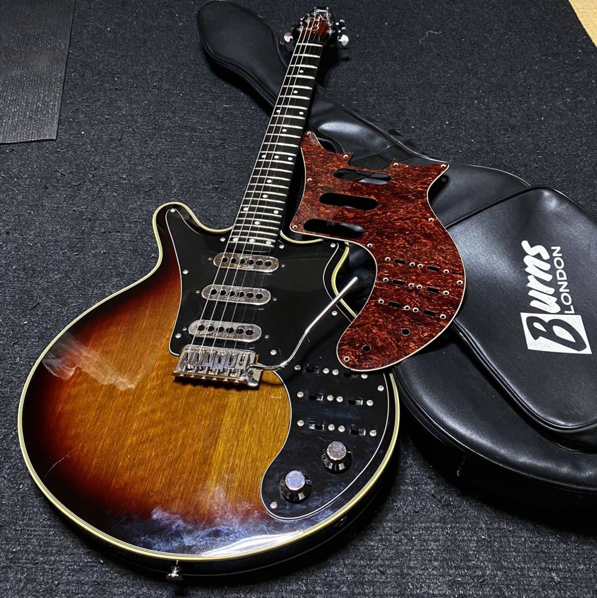 ヤフオク! - レア burns製 ブライアンメイ クイーン レスポール...
