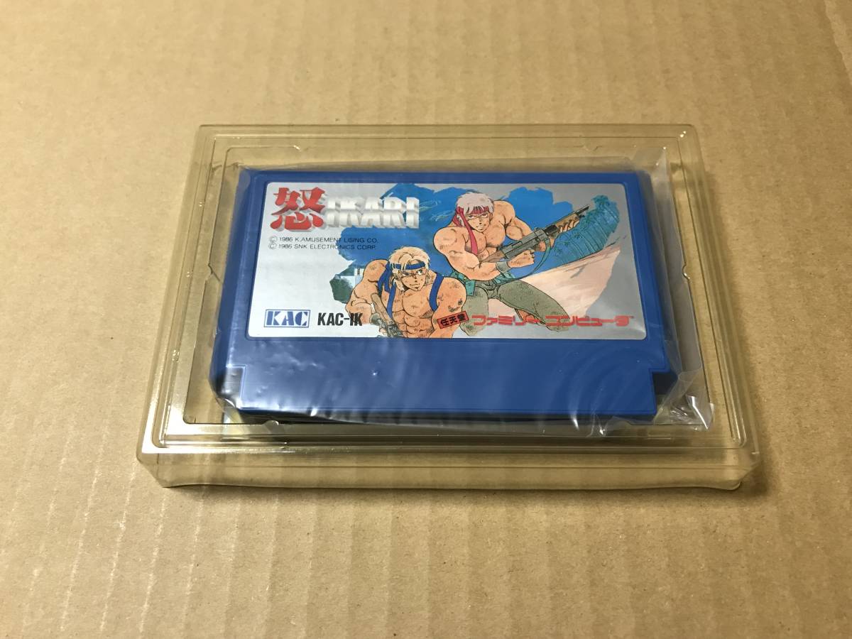 説明書等の付屬品はソフトの下にあります。