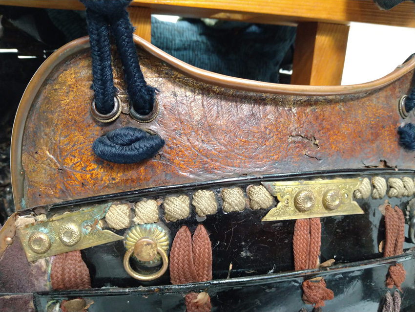 弓道場の的札？　＊弓道弓術＊兜鎧甲冑武士戦陣弓刀鞍鐙鍔目貫縁頭大名侍 甲冑の図解と基本解説／ホームメイト