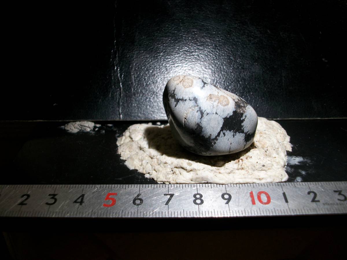 スノーフレークオブシディアン　クリストバル石入り黒曜石　磨き石　雪の結晶のような斑点　定型外発送_画像2