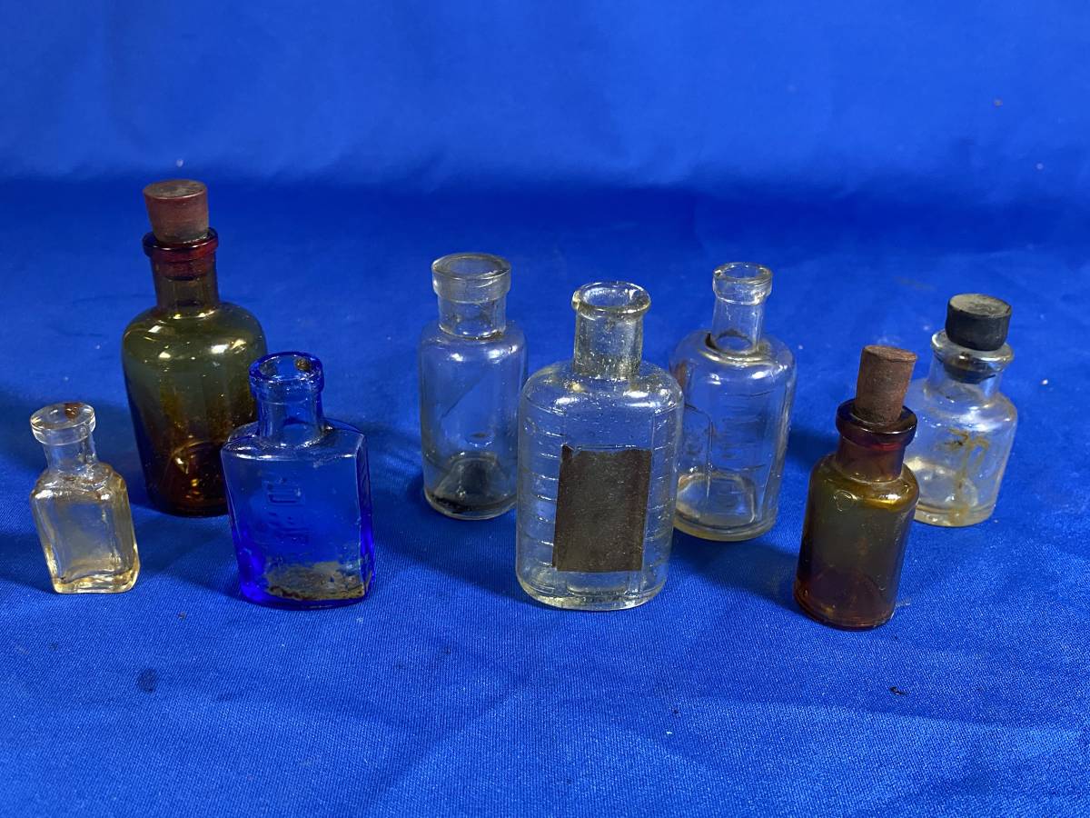 古い ガラス 瓶 薬瓶 香水瓶 カメラ エンボス瓶 レトロ瓶 アンティーク瓶 大正 昭和 戦前 戦中 戦後 30個セット