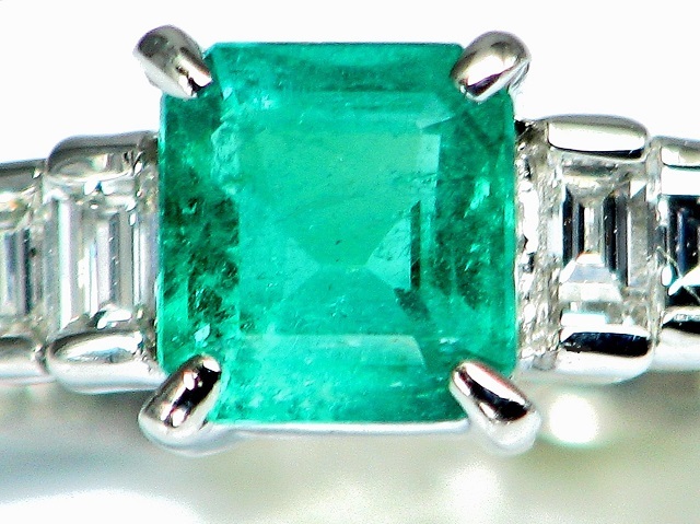 [ gem shop head office ]0.75ct good quality natural emerald diamond 0.22ct PT900 ring ( gem judgement document attaching )