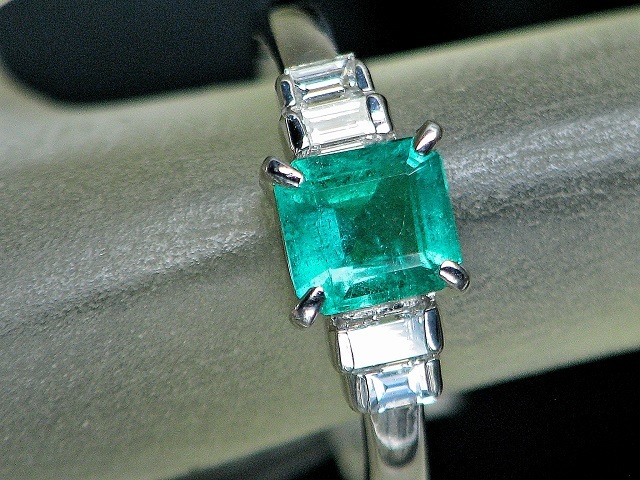 [ gem shop head office ]0.75ct good quality natural emerald diamond 0.22ct PT900 ring ( gem judgement document attaching )