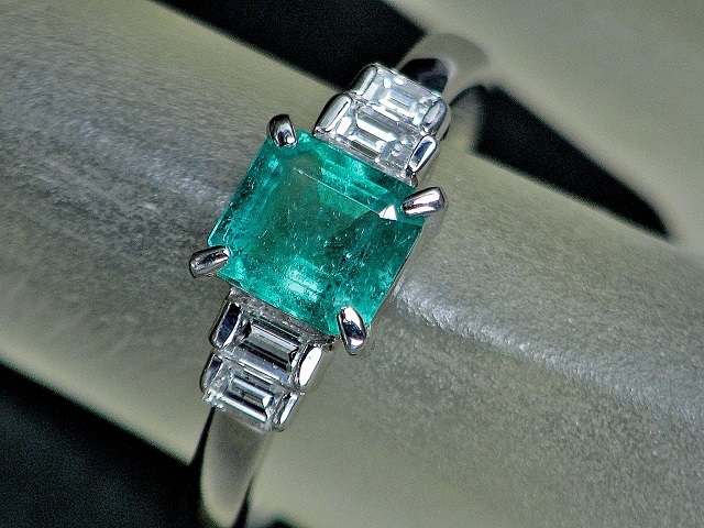 [ gem shop head office ]0.75ct good quality natural emerald diamond 0.22ct PT900 ring ( gem judgement document attaching )