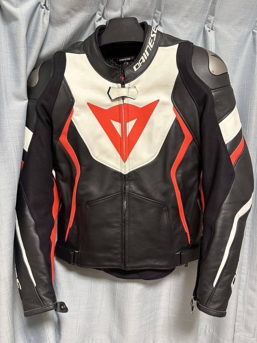 ダークブラウン 茶色 Daineseライダージャケット、ライダーパンツ
