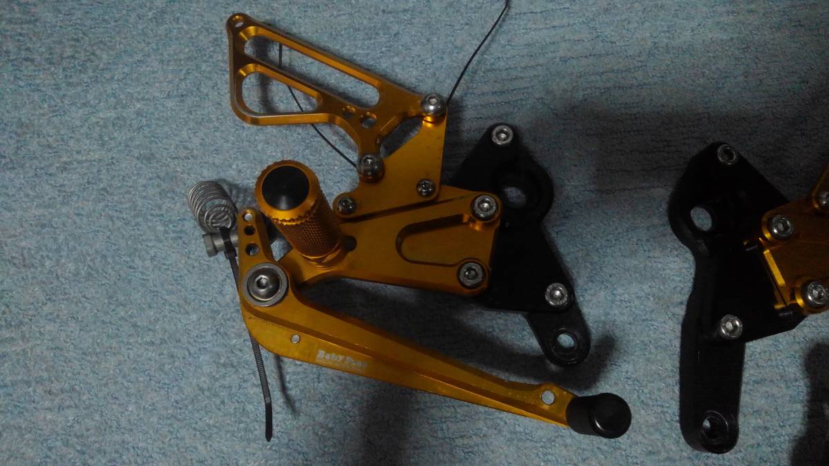 ベビーフェイス バックステップ MT-09/トレーサー 2014~16用 ゴールド