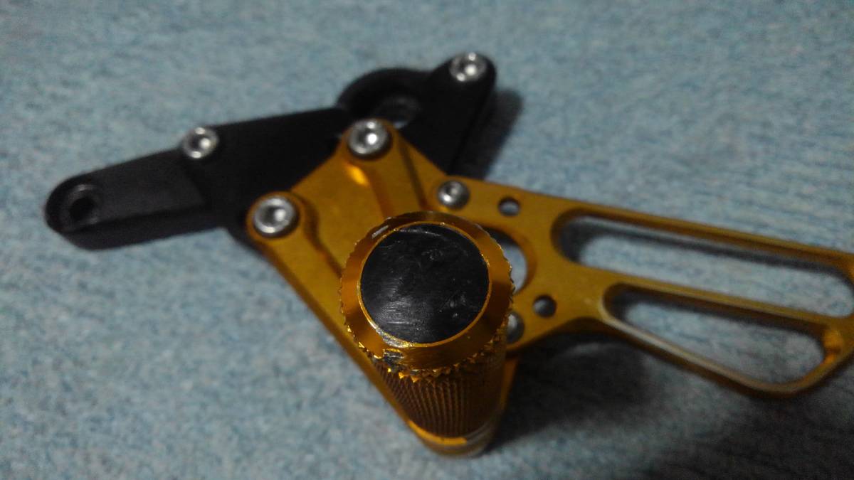 ベビーフェイス バックステップ MT-09/トレーサー 2014~16用 ゴールド