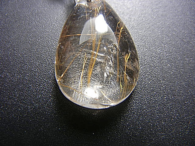 高級天然水晶MN2417 極美黄金タイチンルチル ペンダント トップ 超極上質美品 21mm透明の画像2