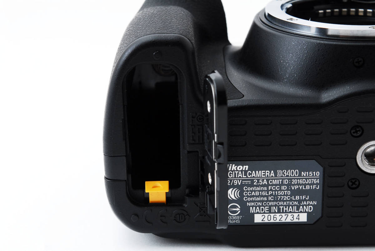 Nikon D3400 ボディ + 18-55mm F3.5-5.6 / 70-300mm F4.5-6.3 ニコン