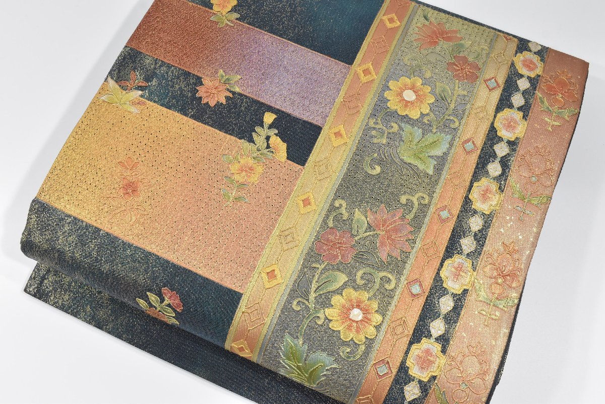 2022春の新作 秋草文 花 螺鈿 刺繍 スワトウ刺繍 汕頭刺繍 【桜庭呉服店】袋帯 グラデーション ne-495 ★着物屋 帯丈439cm 豪華 金彩 仕立て上がり 2022春の新作 秋草文 花 螺鈿 刺繍 スワトウ刺繍 汕頭刺繍 【桜庭呉服店】袋帯 グラデーション ne-495 ★着物屋 帯丈439cm 豪華 金彩 仕立て上がり