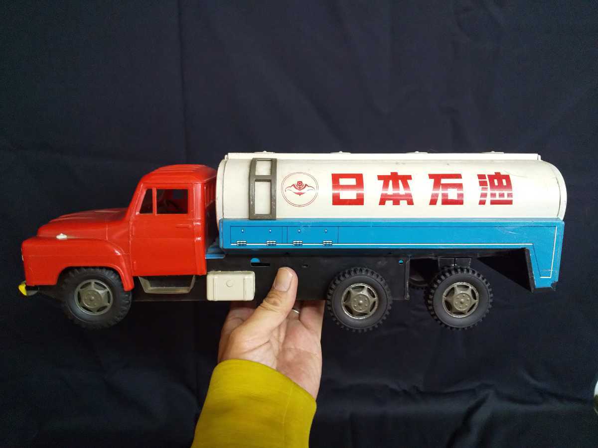 昭和レトロ 当時物 ブリキのオモチャ 日本石油 タンクローリー ボンネット トラック 6輪 長さ約43cm 旧ロゴ
