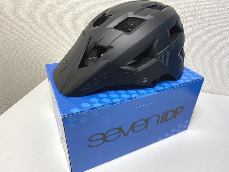 送料無料■新品 7iDP M5 ヘルメット L/XL 58~61cm ブラック サイクリング MTBトレイル _画像1