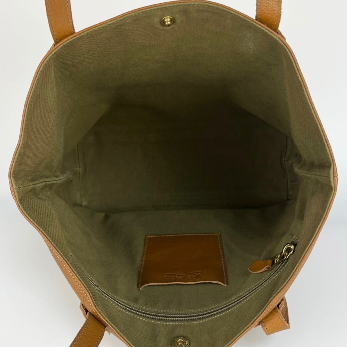 新作入荷!!】 122-CHA IL BISONTE イルビゾンテ ブラウン ハンドバッグ