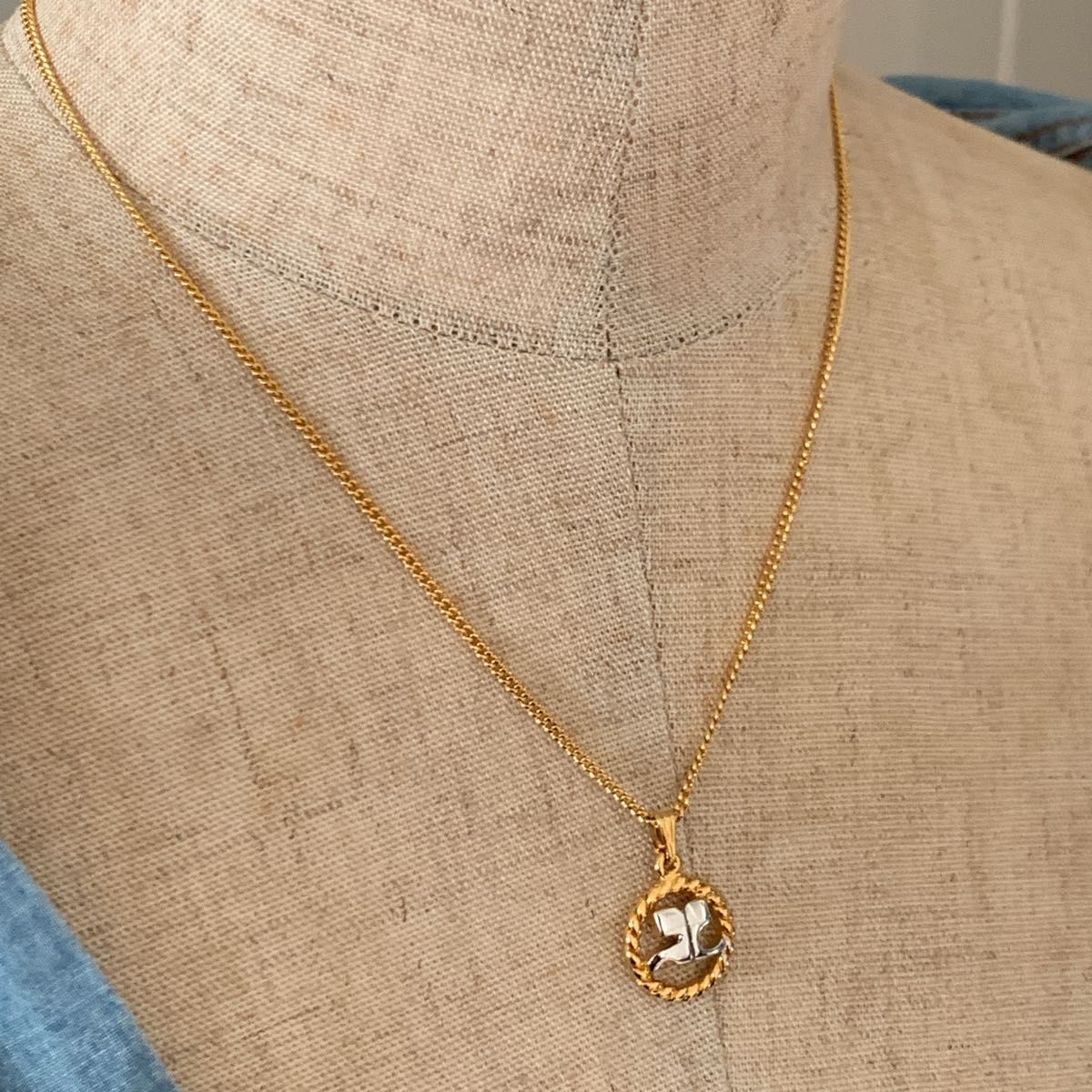 【美品】courregesクレージュ ネックレス ゴールド ラウンド ロゴ