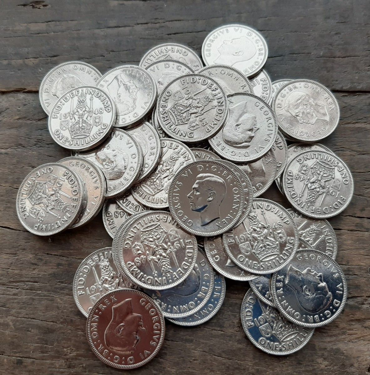 30枚 イギリス 1948年 シリング 英国コイン 2種類 美品です 本物 ライオンデザイン ジョージ王 25mm