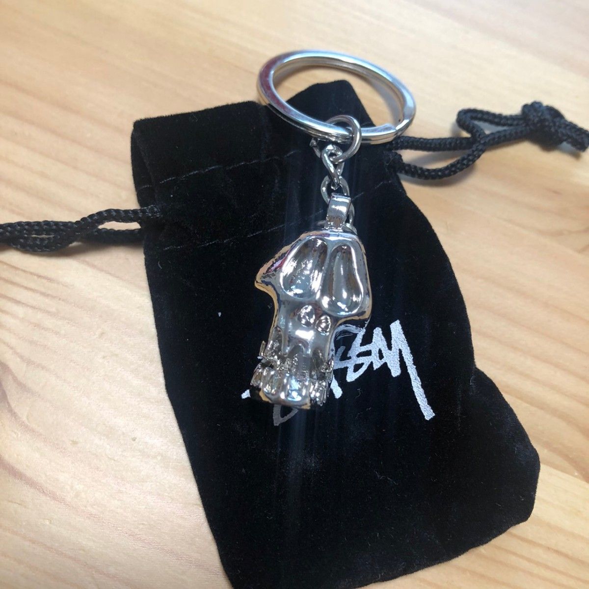 ステューシー キーホルダー STUSSY Skull Keychain