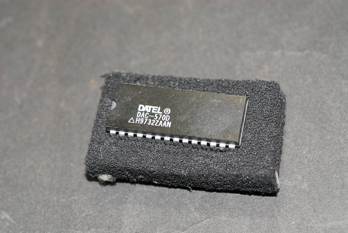 最新コレックション デイテル DATEL 12Bit DAC-570D 集積回路