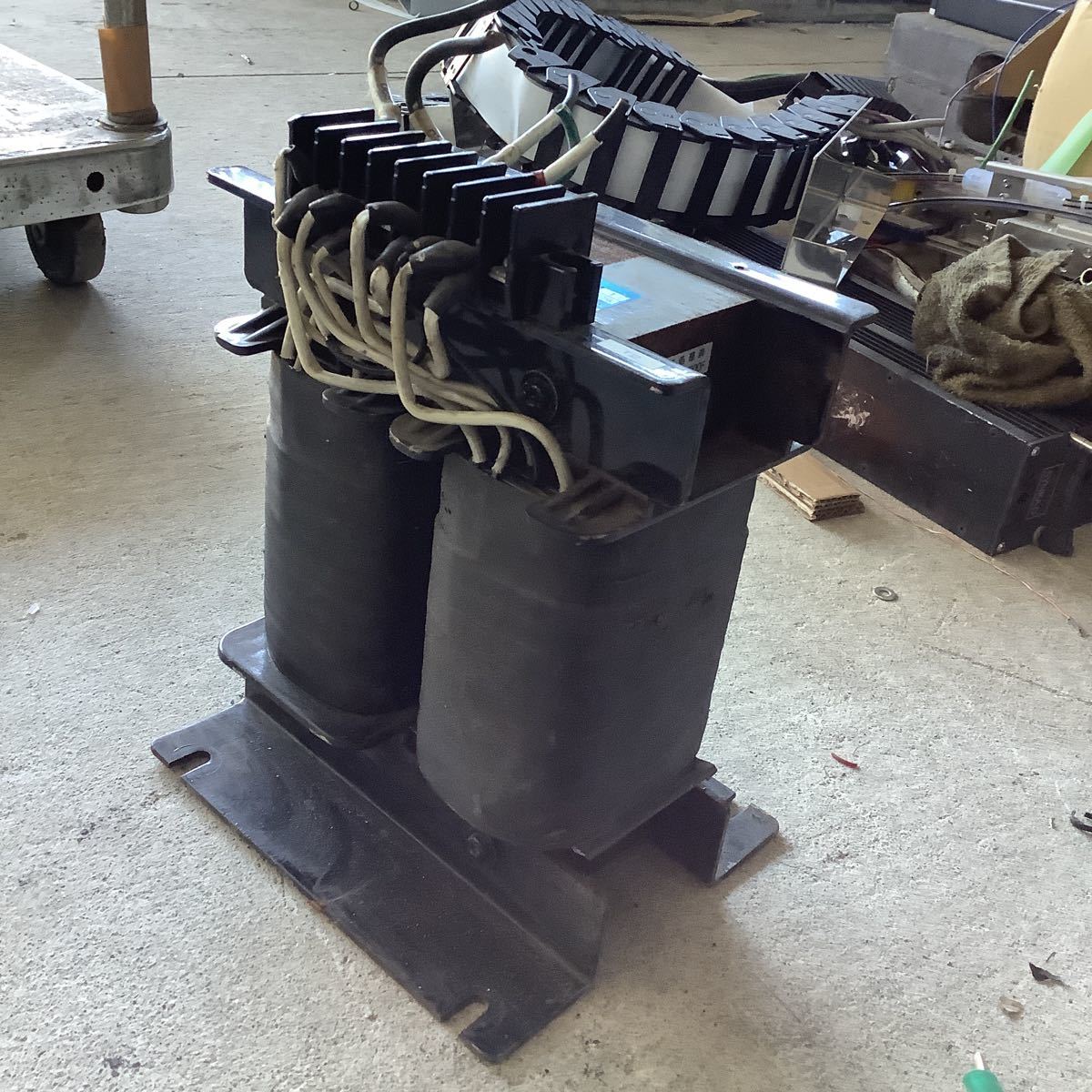 商品No405 トランス NESB 1750AX 中古品 通電確認済みです 商品No405 トランス NESB 1750AX 中古品 通電確認済みです