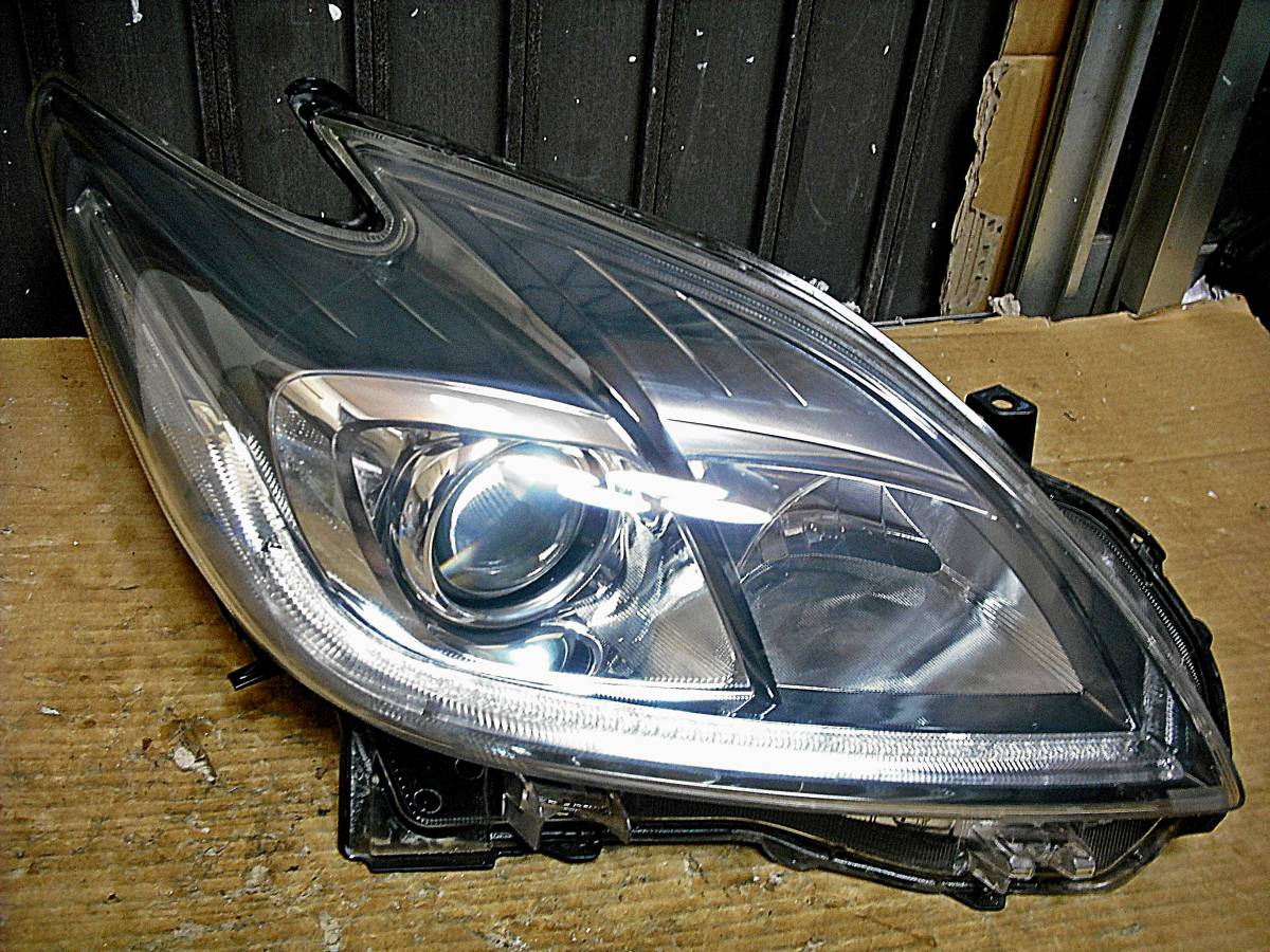 ☆国内最安値に挑戦☆ 30 後期 プリウス 右 HID ヘッドライト ZVW30