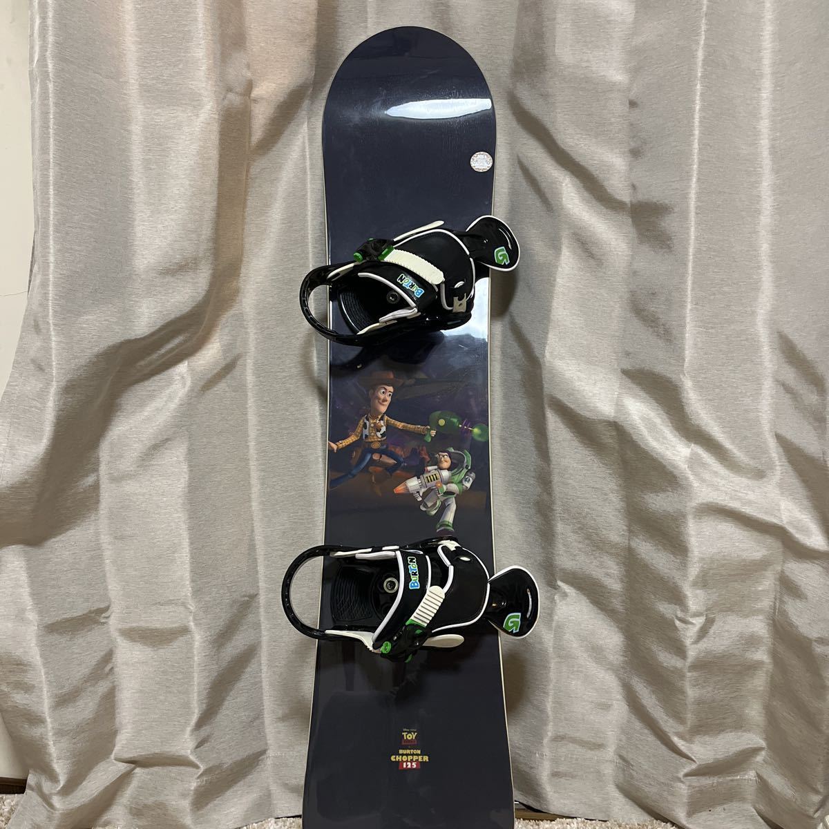 希少 BURTON バートン トイストーリー コラボ 125 キッズ用 スノーボード板 キッズボード CHOPPER TOY STORY 125cm