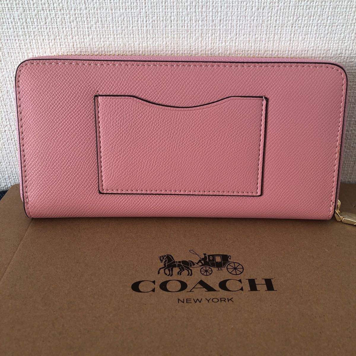 ☆新品未使用☆COACH コーチ長財布 ラウンドファスナー　ピンク色　型番52372