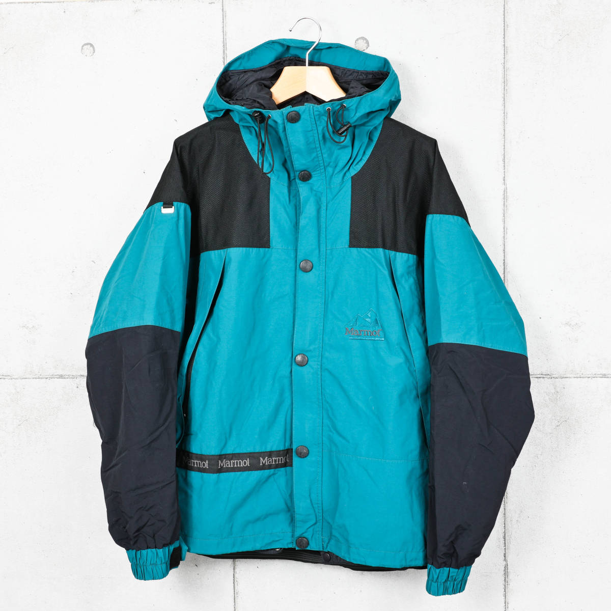 本物の Marmotマーモット◇GORE-TEX ナイロンシェルジャケット◇グリーン×ブラック◇サイズL 男性用 USA マーモット ナイロン ジャケット 裏起毛 フリース グレー M
