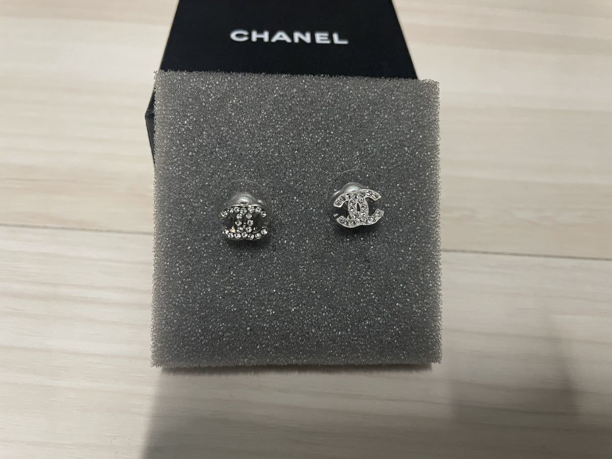 熱い販売 CHANEL シャネル ココマーク ピアス ラインストーン シルバー
