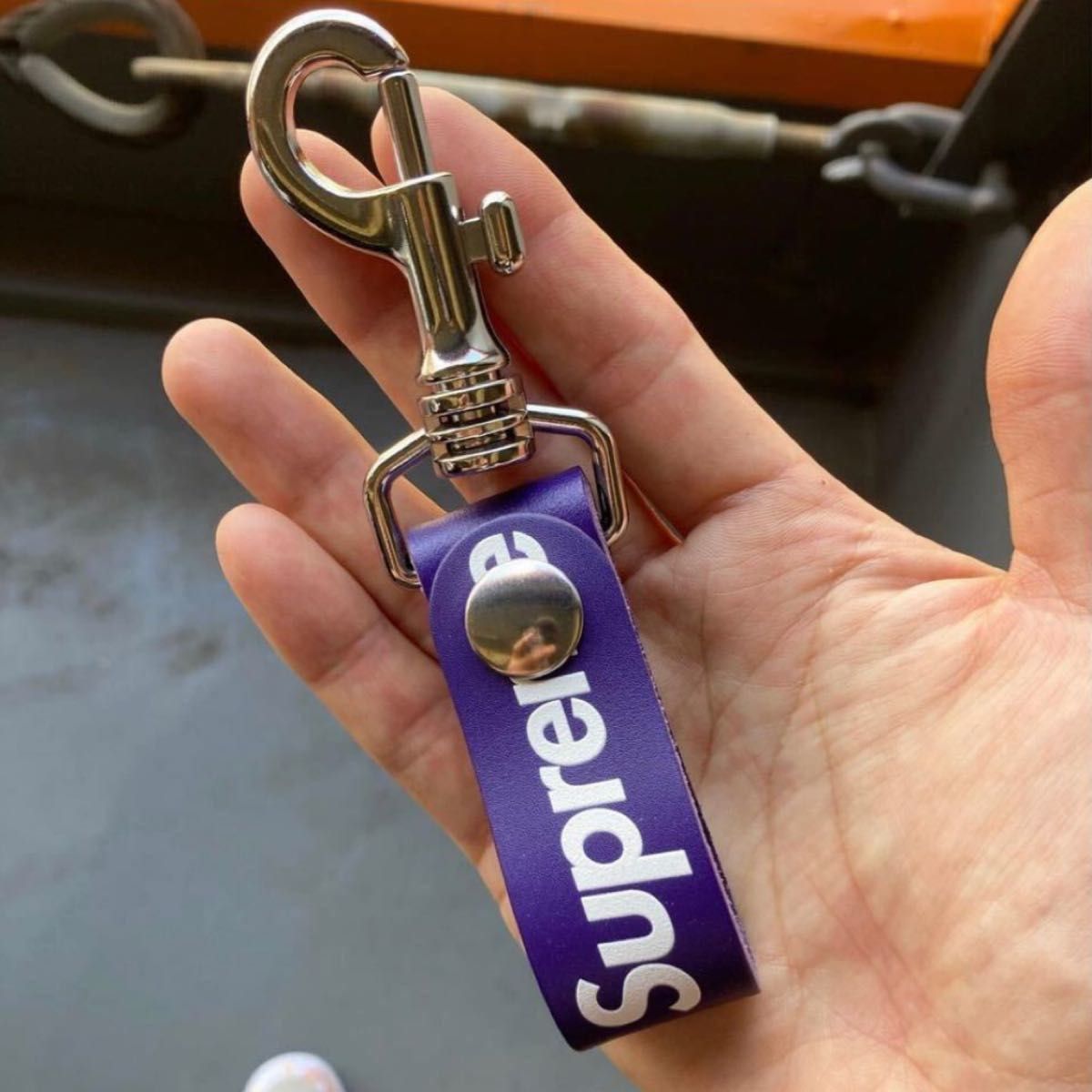 残り1点！正規品！Supreme Leather Key Loop 21SS パープル レザー キーループ キーホルダー 新品！