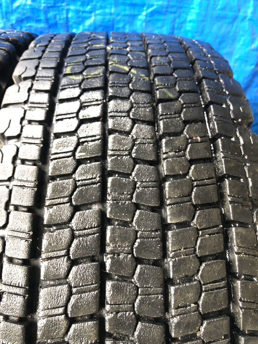 245/70R19.5 136/134J ブリジット　W900 スタッドレス　2本 9mm〜10mm 送料無料_画像4