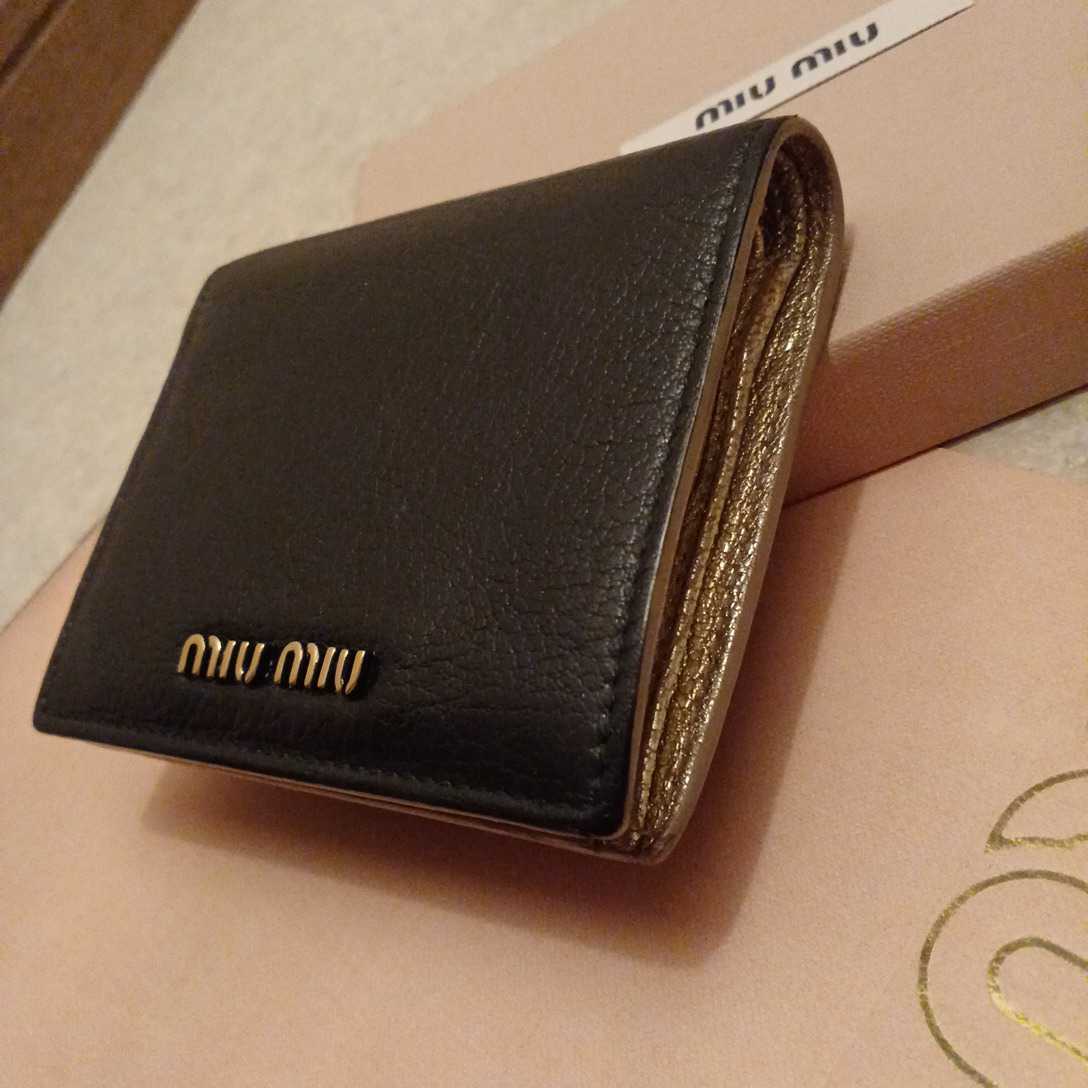 美品 定価5.1万円ミュウミュウmiu miuマドラスMADRAS二つ折り財布5MV204ゴールド×ブラック黒バイカラー高級Italy製コンパクトウォレット箱_画像2
