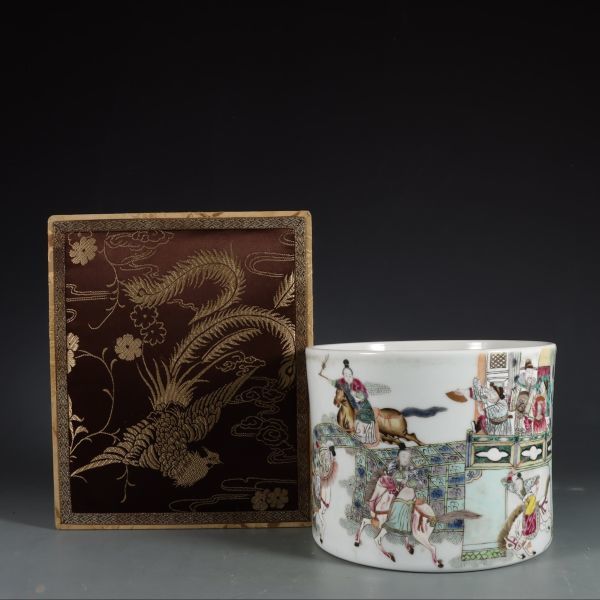 中国陶瓷◆「 清◆ 康熙年製 粉彩 人物故事図筆筒◆ 箱付 」 高さ約：15.3CM 口徑さ約：19.5CM