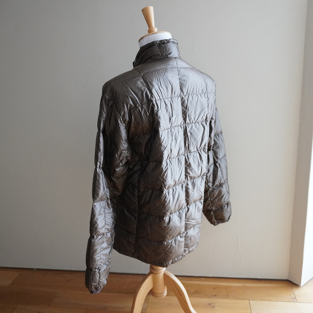 良品 モンベル mont-bell ライト ダウン ジャケット メンズ XL ブラウン 茶 アウター アウトドア 登山 キャンプ スポーツ_画像3