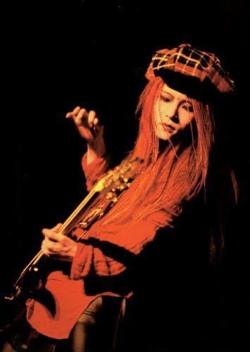 hide 公式 グッズ キャスケット 赤 チェック柄 TELL ME 20th Memorial