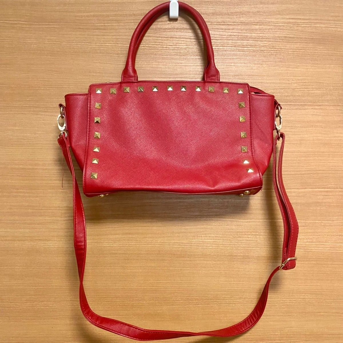 ハンドバッグ ショルダーバッグ 赤 レディース スタッズ付き 可愛い レッド 激安 鞄 カバン バッグ オシャレ
