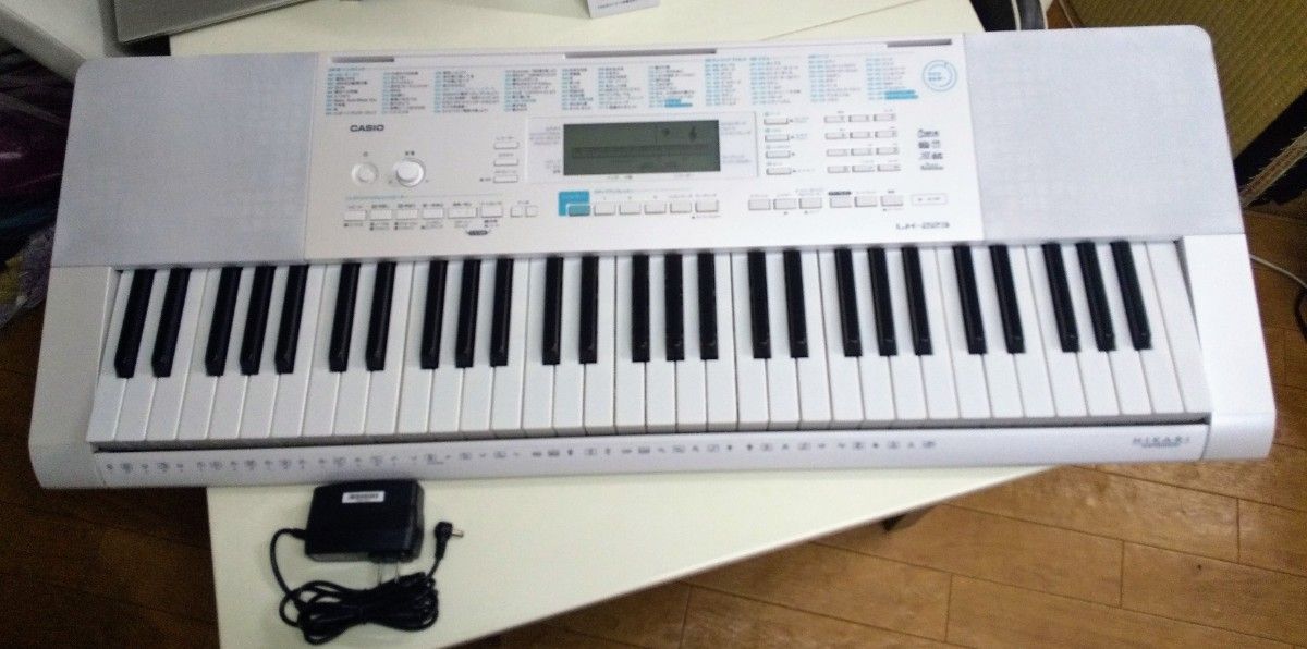 動作確認済み！CASIO（カシオ） LK-223光ナビゲーションキーボード　電子ピアノ＋30曲分カード付