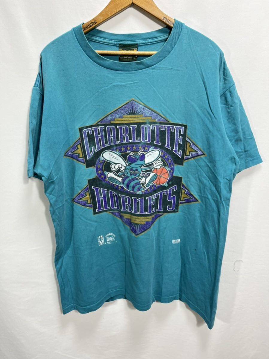 ■ ビンテージ HOME TEAM NBA シャーロット ホーネッツ イラストプリント 半袖 Tシャツ アメカジ ゲーム バスケ HORNETS ■_画像1