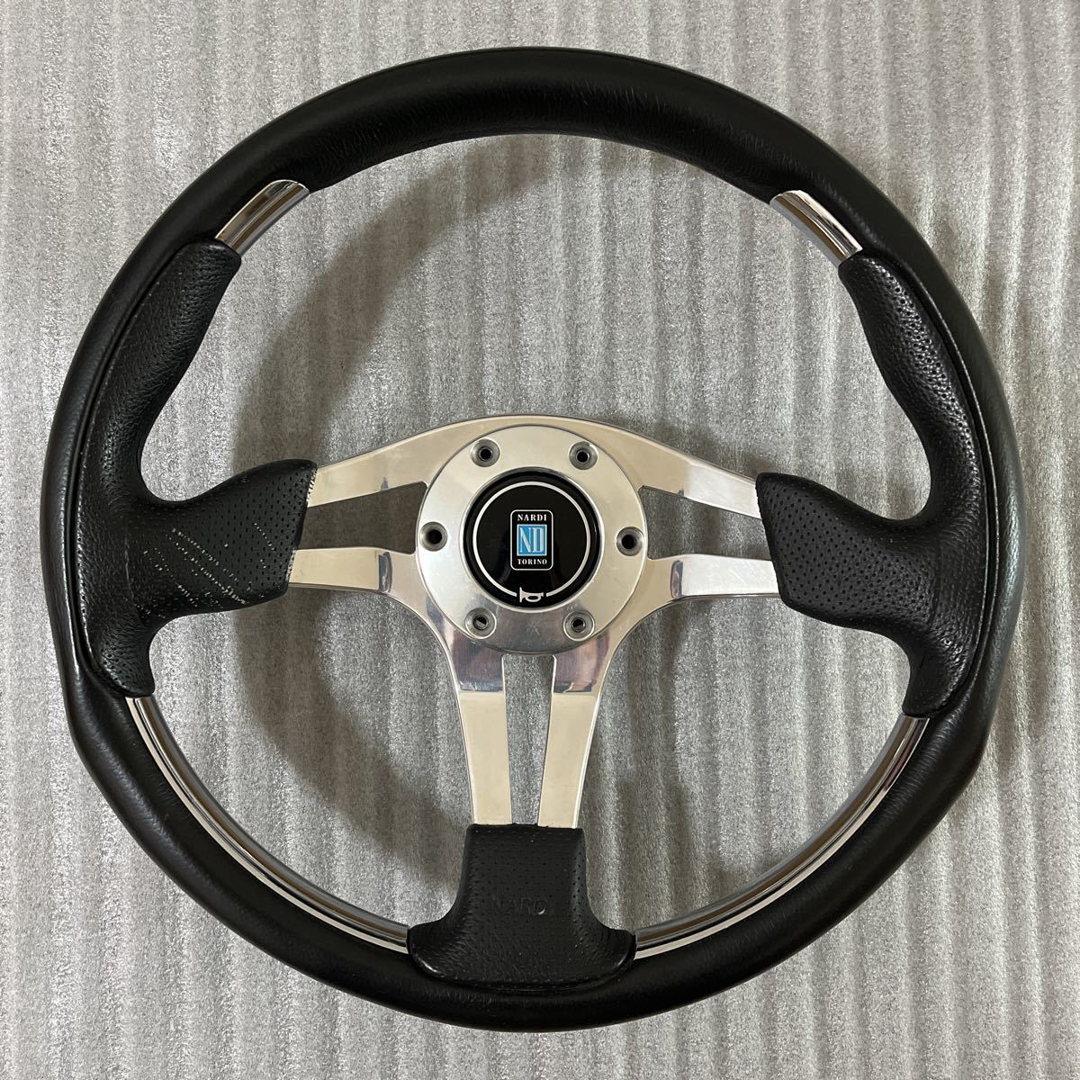 ナルディ ステアリング、その他付属品 Yahoo!オークション - ナルディ NARDI 4 (FOUR) METAL ブラック