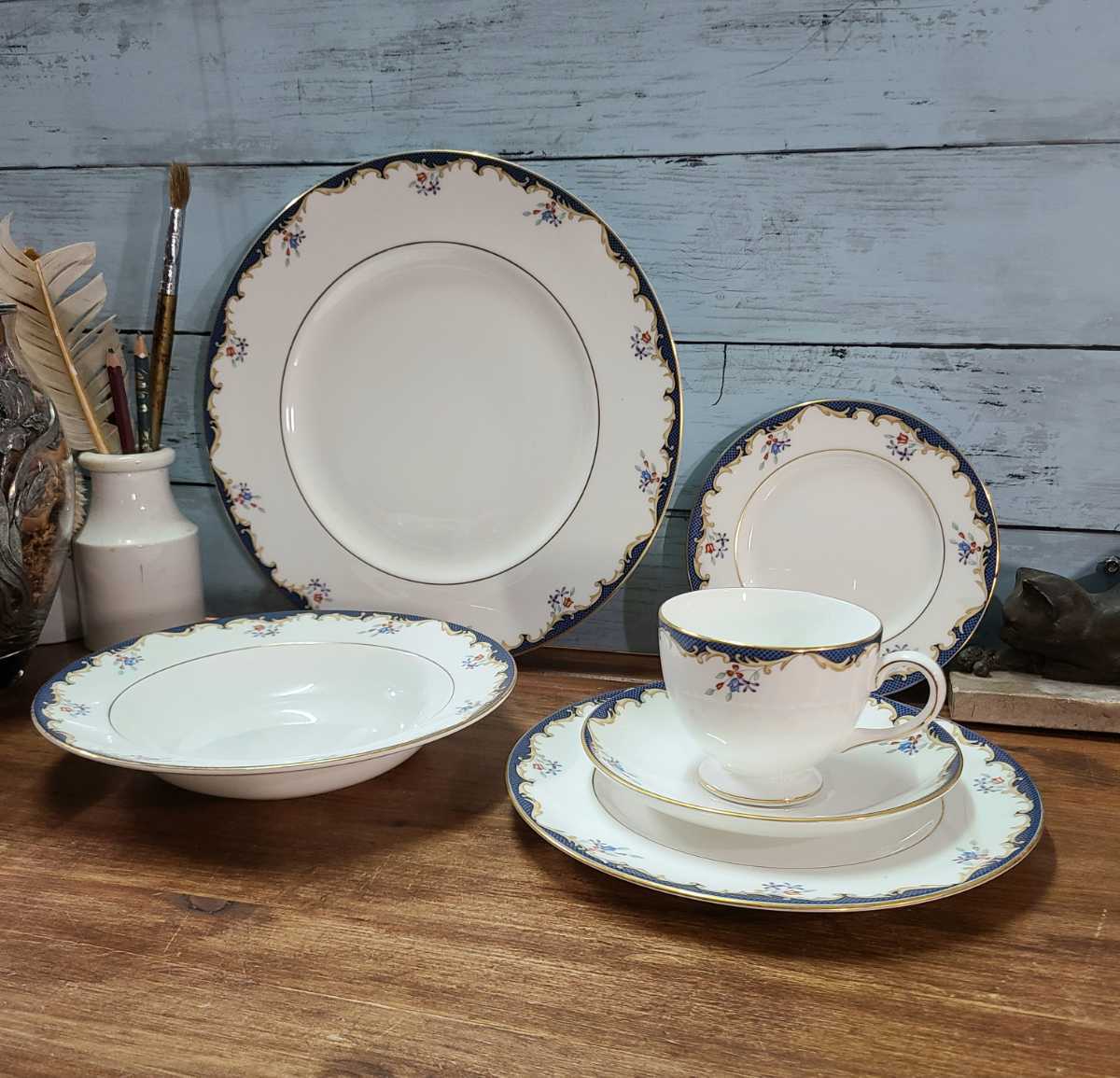 美品☆WEDGWOOD ウェッジウッド CHARTLEY チャトレー トリオ カップ&ソーサー 大皿 一式セット 希少 黒壺刻印 ヴィンテージ 金彩