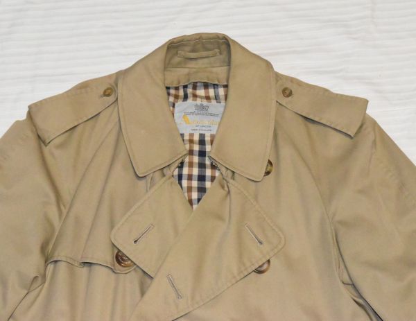 * Aquascutum * Britain * popular khaki beige * feeling of luxury Club check reverse side # adult man . select Dan ti-. double breast trench coat 34M36