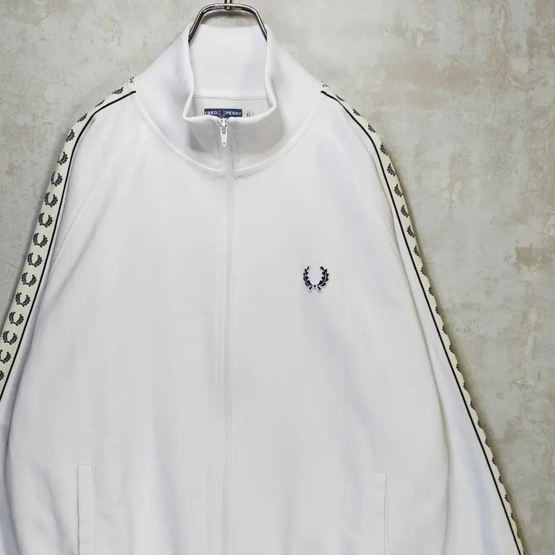 【激レア】フレッドペリー FRED PERRY 3XL ジャージ 白 クリーム 紺 ネイビー ホワイト 古着 ビッグサイズ 上着 ロゴ  トラックジャケット