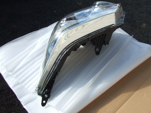 送料込 即決 ノア エスクァイア ZRR80/ZRR85 後期 純正 LED 左