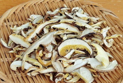 日本産厚肉スライス干し椎茸60g(30g×2袋)香りの良い原木栽培、炊き込みご飯・ちらし寿司・お吸い物に_画像2