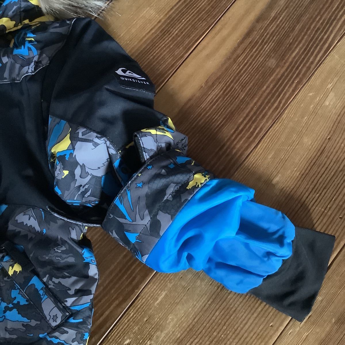 新品 クイックシルバー QUIKSILVER スノーウェア スノボ オールインワン ワンピース つなぎ 110cmキッズスキーウェア スキーウエア クイックシルバー つなぎスキーウェア