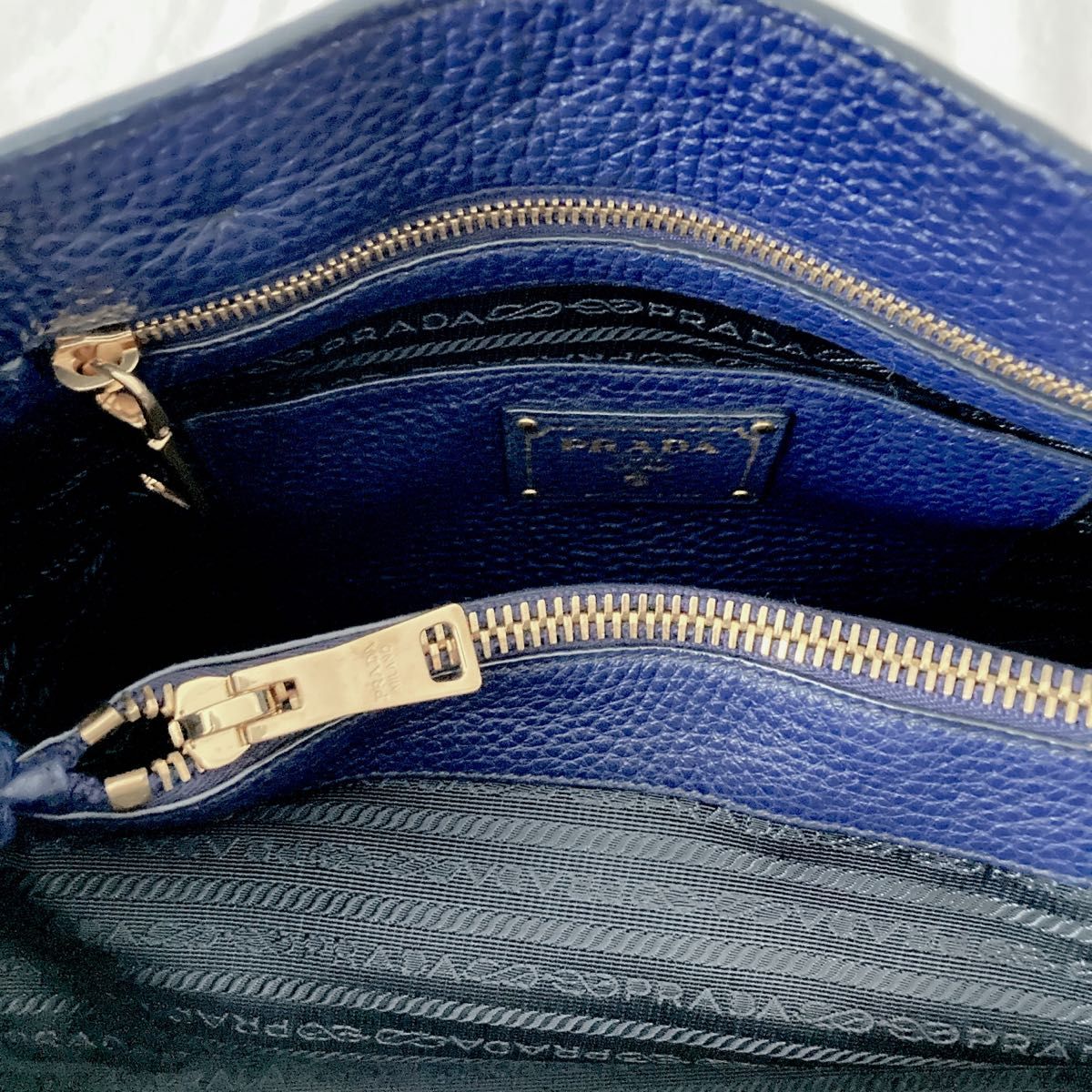 新品 PRADA ネイビー レザーハンドバッグ 2way トートバッグ 新品 PRADA ネイビー レザーハンドバッグ 2way トートバッグ