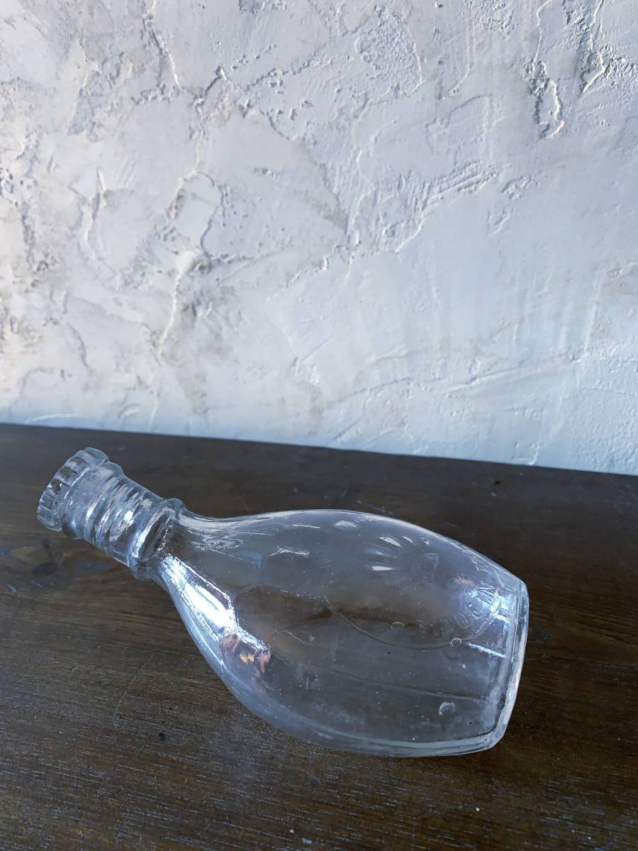 ガラス瓶　哺乳瓶　大正時代　アンティーク　古道具　ガラス　時代　ヴィンテージ　ゆらゆらガラス　吹きガラス　手吹きガラス_画像2