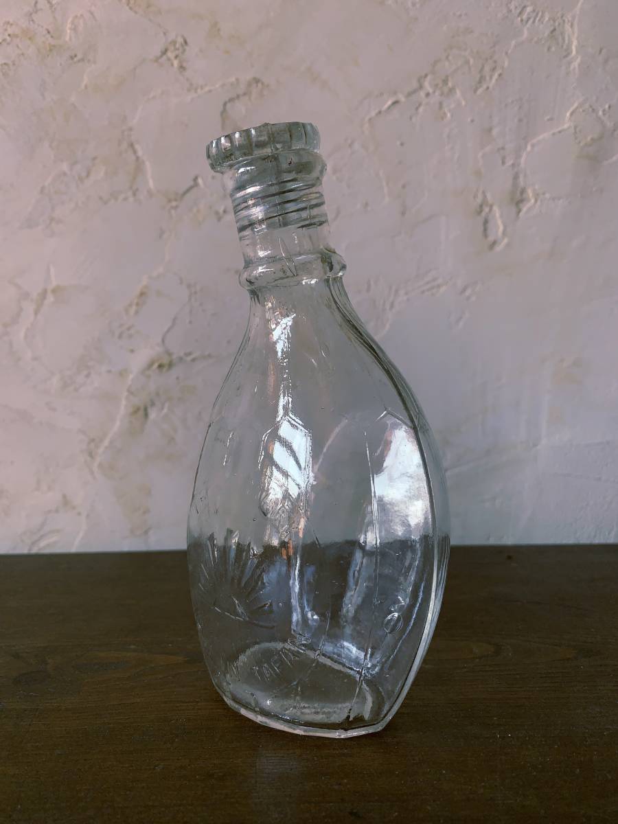 ガラス瓶　哺乳瓶　大正時代　アンティーク　古道具　ガラス　時代　ヴィンテージ　ゆらゆらガラス　吹きガラス　手吹きガラス_画像9